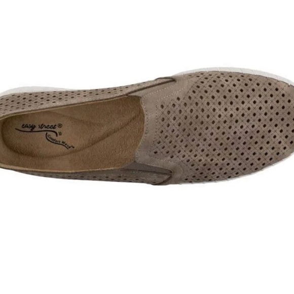 New Easy Street Women's Fresh Slip-On Sneaker Natural size 9 - Picture 2 of 16